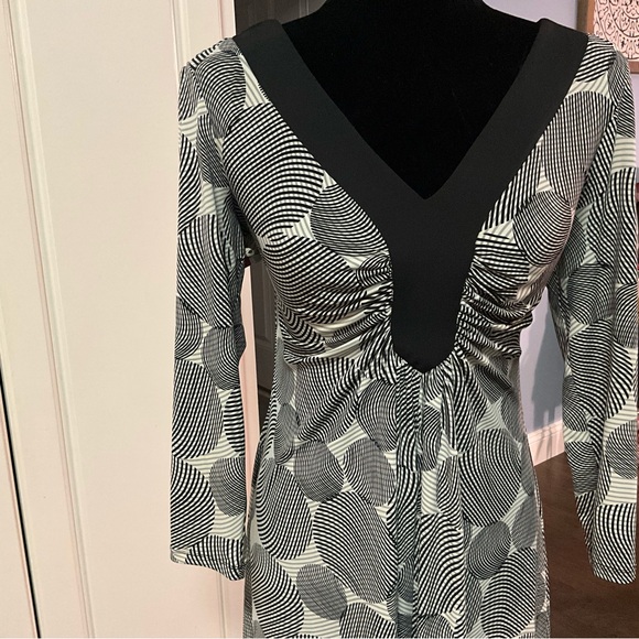 EUC Maggie London Geometric Dress - Picture 2 of 6